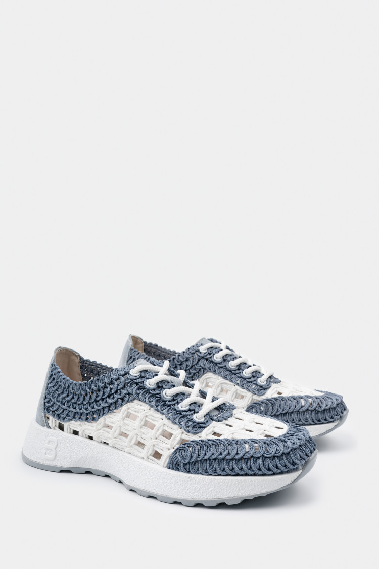 Кроссовки из текстиля