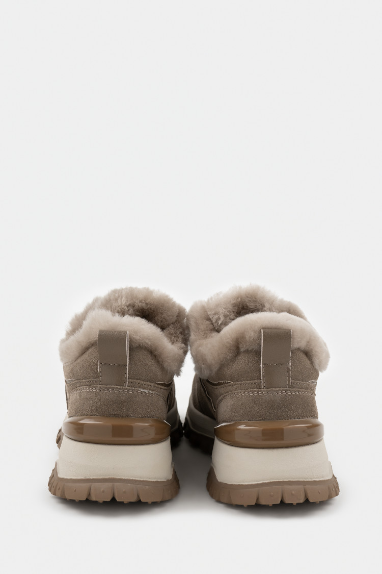 Кроссовки из натуральной замши