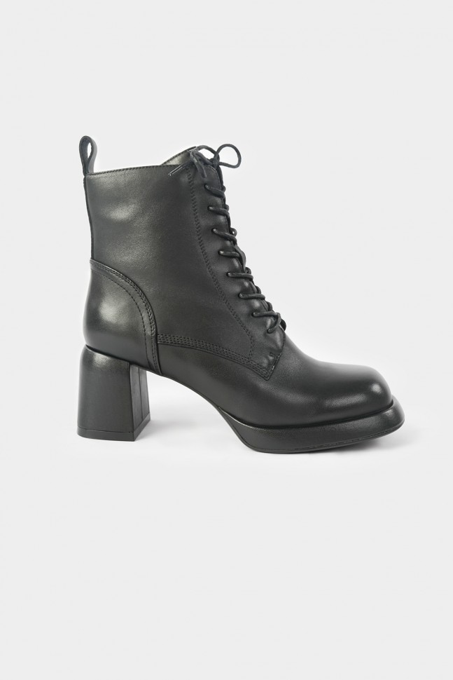 Ботильоны кожанные на шнуровке Mario Berlucci