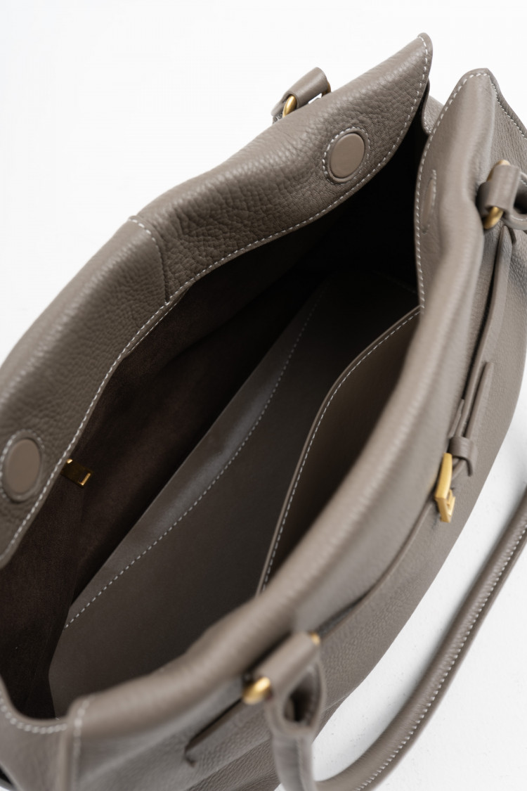 Боулер пепельный